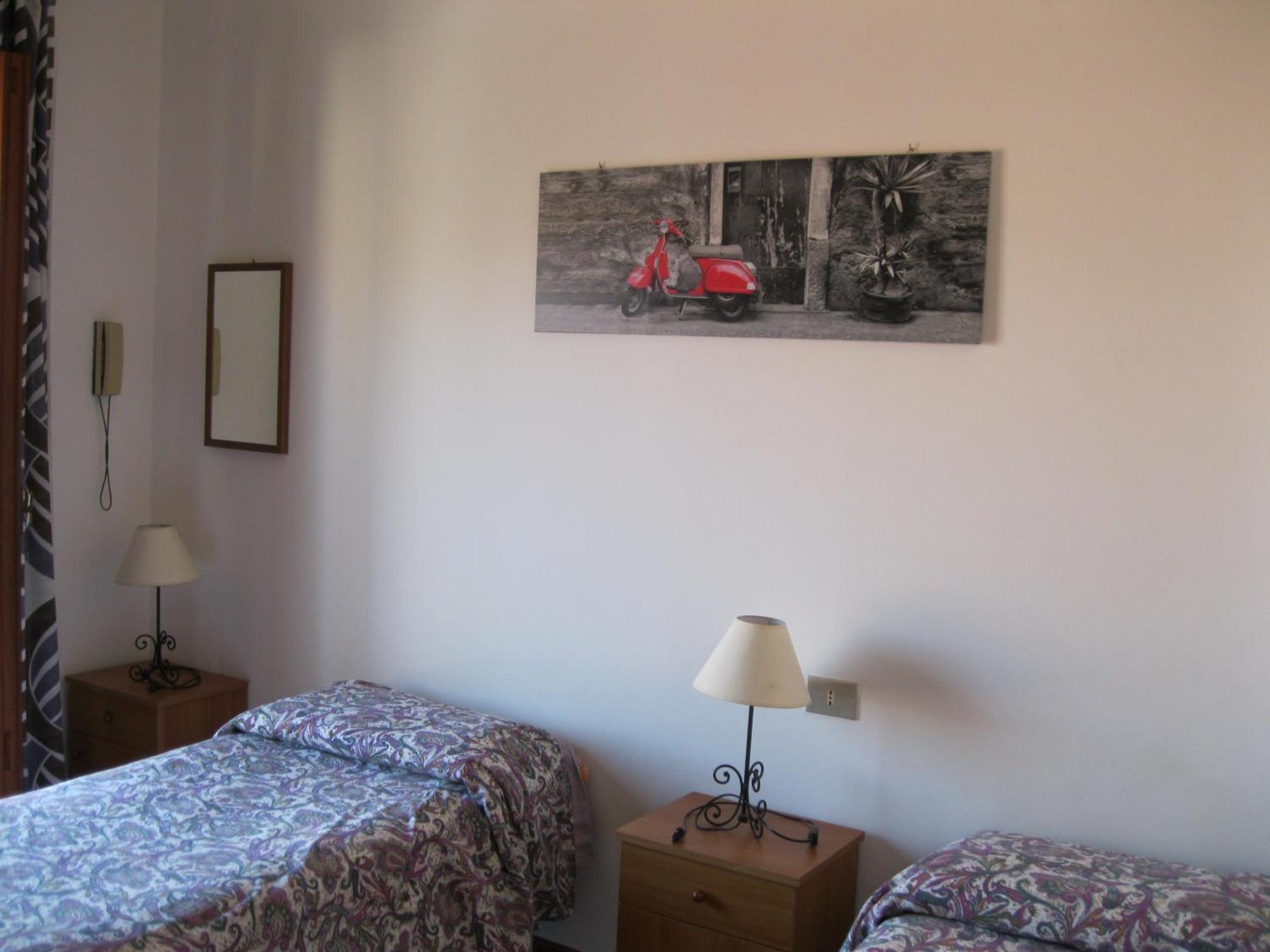 Hotel California Милаццо Номер фото